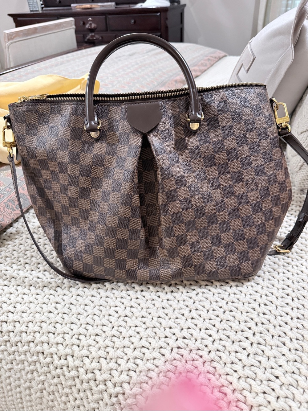Authentic Louis Vuitton Damier Bag w/ shoulder strap